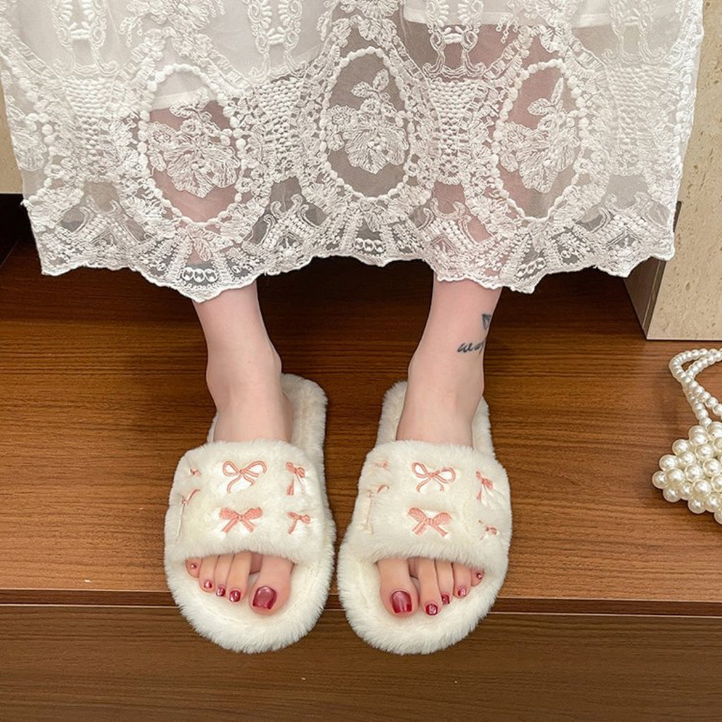 Modern Chic All-Season Cloth / Textile Women's Home Slippers | Color: Beige | Image 2