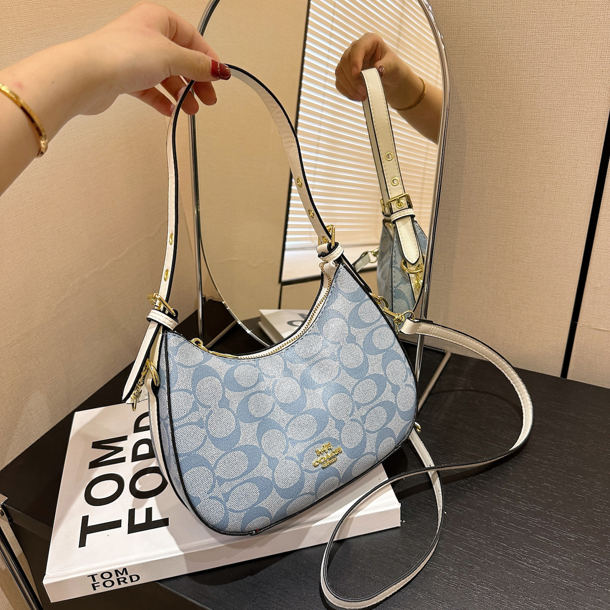 Modern Chic All-Season PU/Artificial Leather/Microfiber Leather Women's Shoulder Bags Underarm Bags | Color: Blue | Image 1
