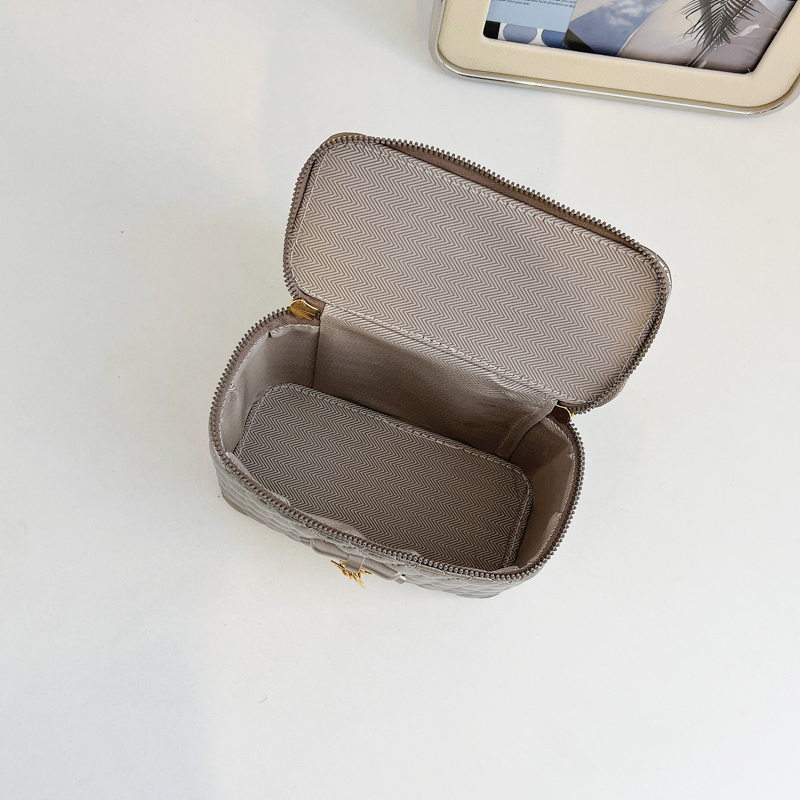 Modern Chic All-Season PU/Artificial Leather/Microfiber Leather Women's Crossbody Bags Box Bags | Color: Champagne | Image 2
