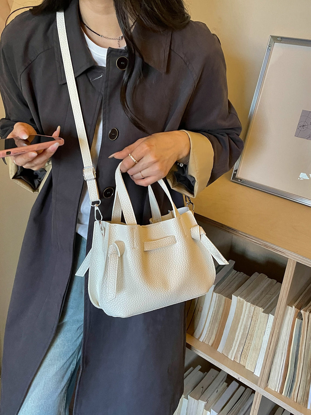 Modern Chic All-Season PU/Artificial Leather/Microfiber Leather Women's Shoulder Bags Other Bags | Color: White | Image 2