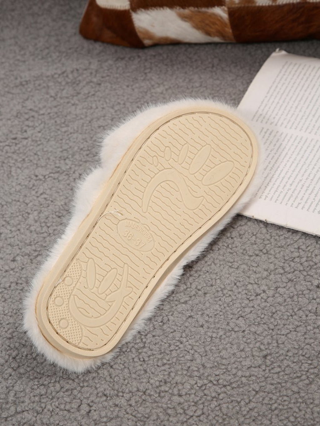 Modern Chic All-Season Cloth / Textile, Others Women's Imitation Fur Slippers | Color: Beige | Image 2