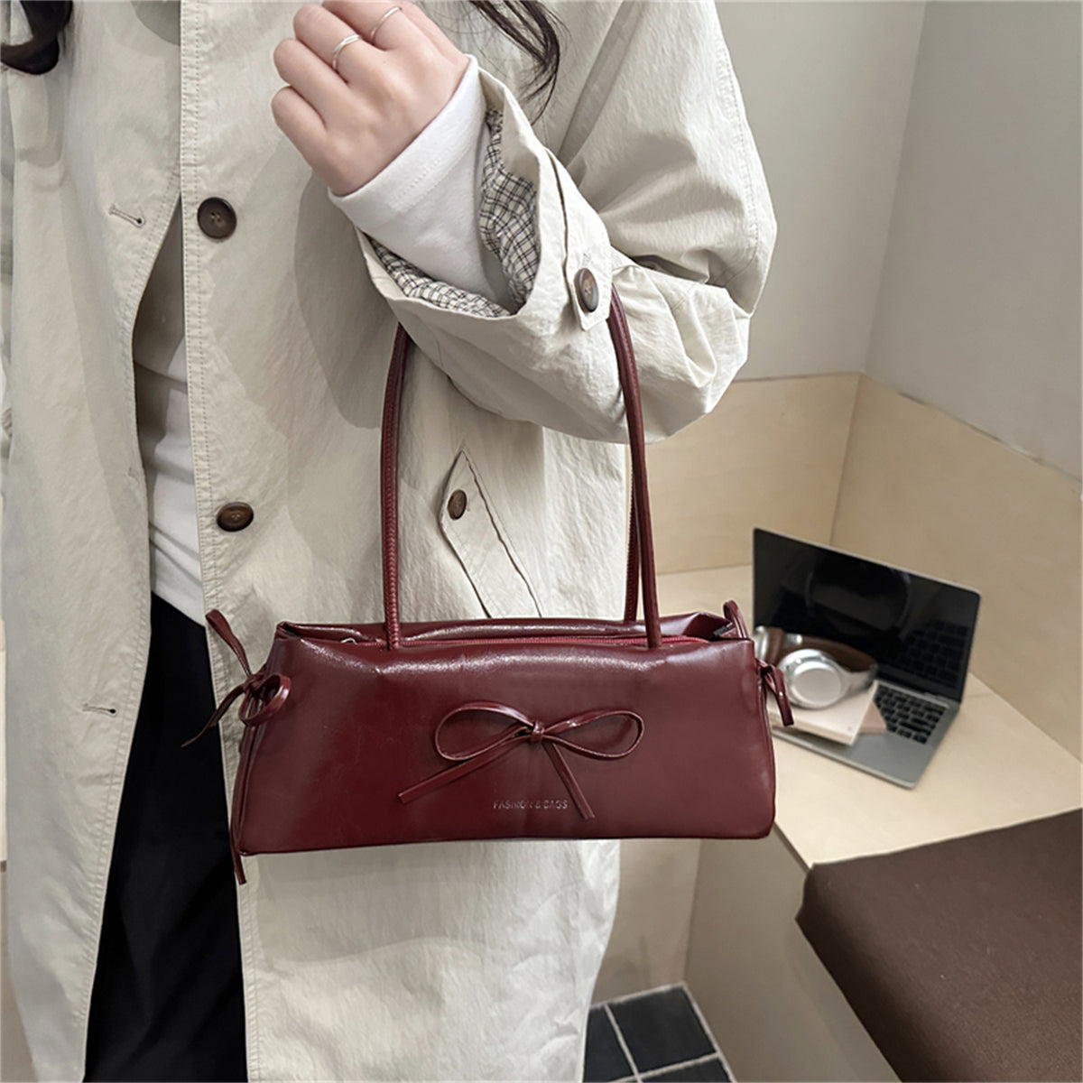 Modern Chic All-Season PU/Artificial Leather/Microfiber Leather Women's Handbags Other Bags | Color: Red | Image 3