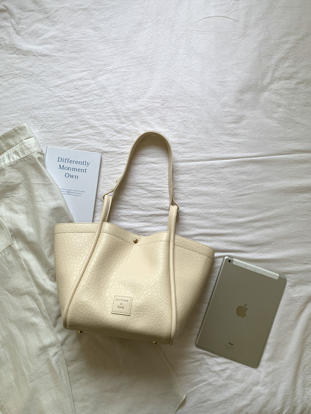 Quiet Luxury Autumn PU/Artificial Leather/Microfiber Leather Women's Shoulder Bags Tote Bags | Color: White | Image 2