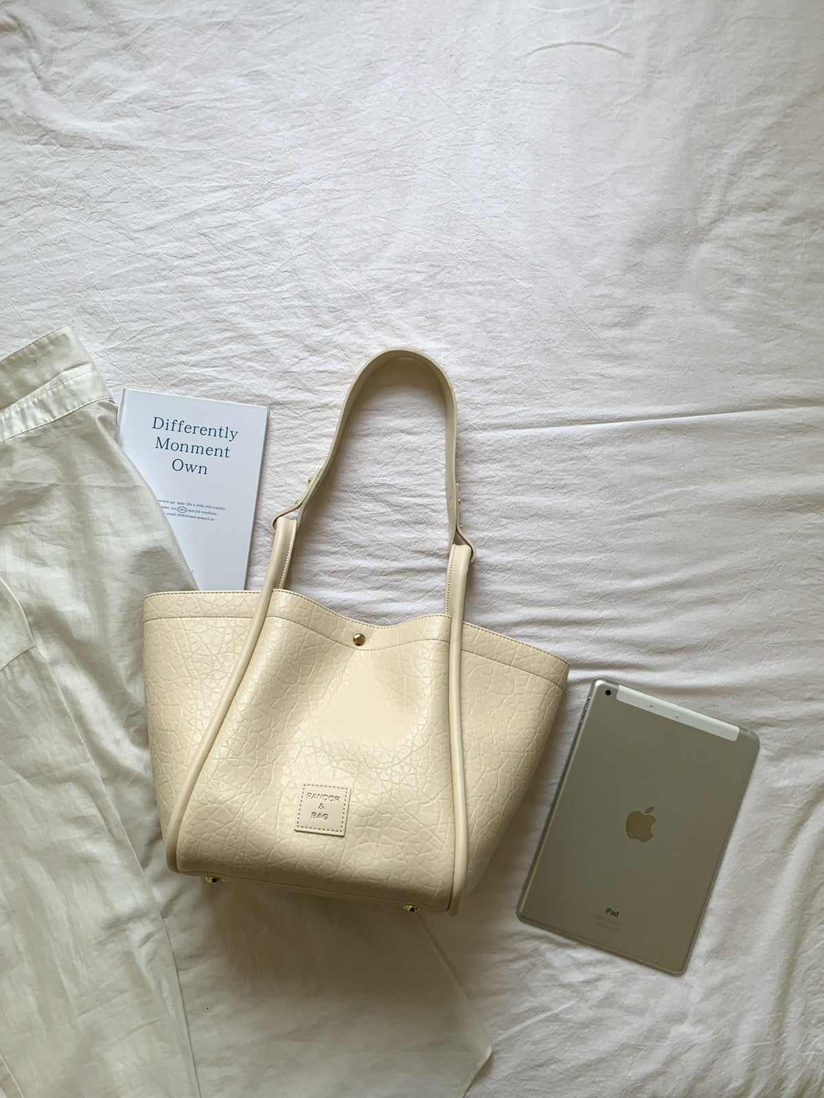 Quiet Luxury Autumn PU/Artificial Leather/Microfiber Leather Women's Shoulder Bags Tote Bags | Color: White | Image 2