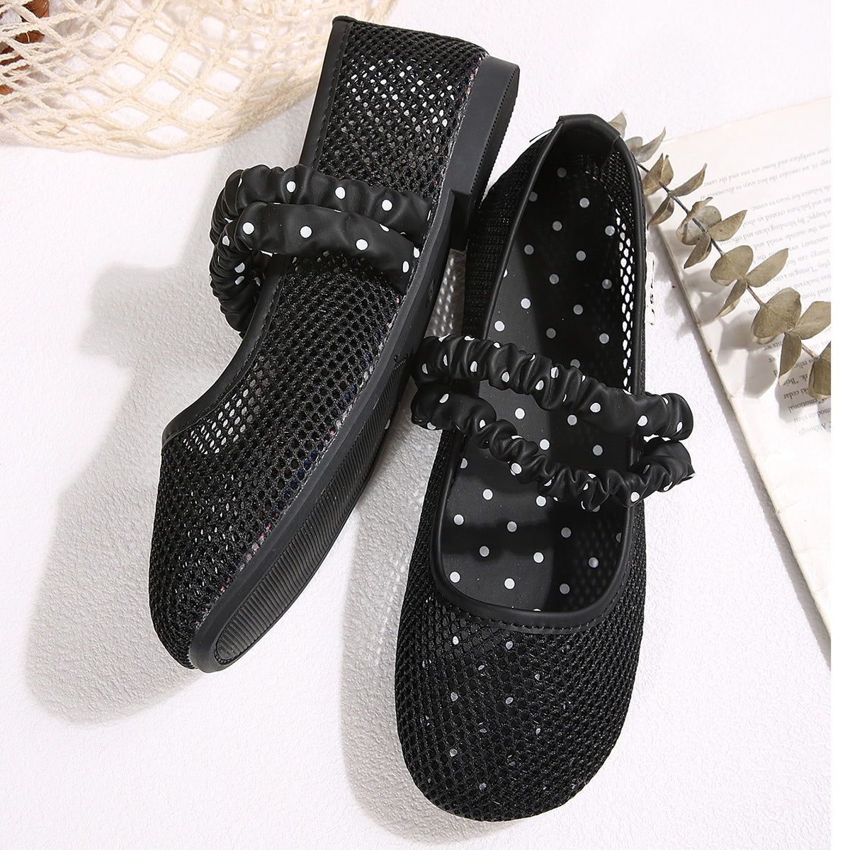 Modern Chic All-Season Lace/Mesh Women's Flat Shoes | Color: Black | Image 3