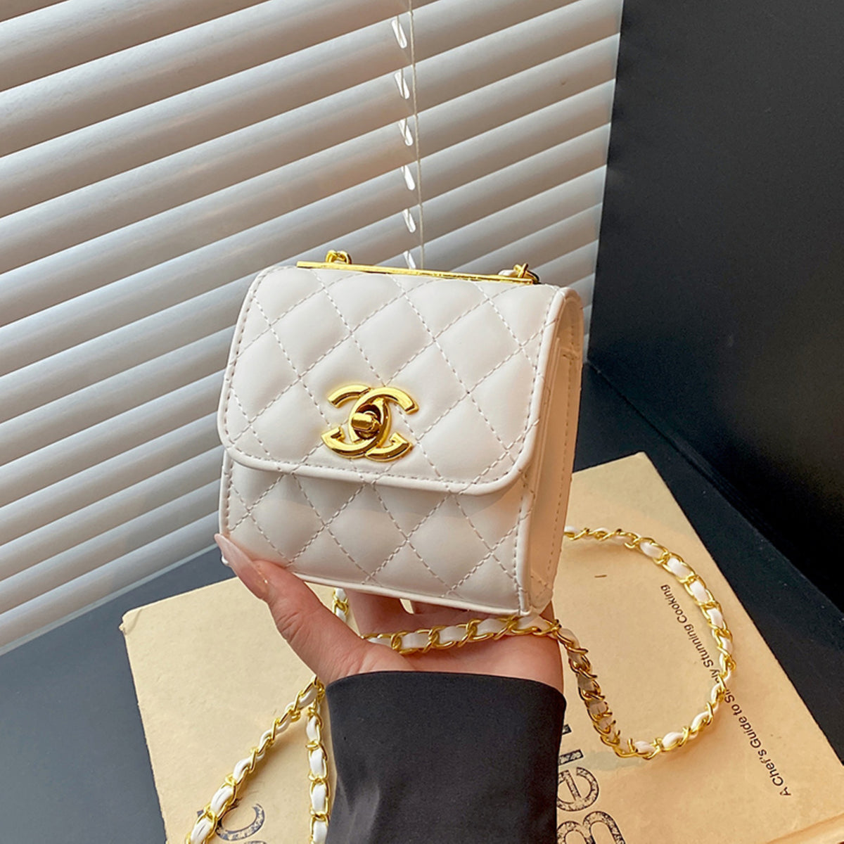 Modern Chic All-Season PU/Artificial Leather/Microfiber Leather Women's Handbags Other Bags | Color: White | Image 2