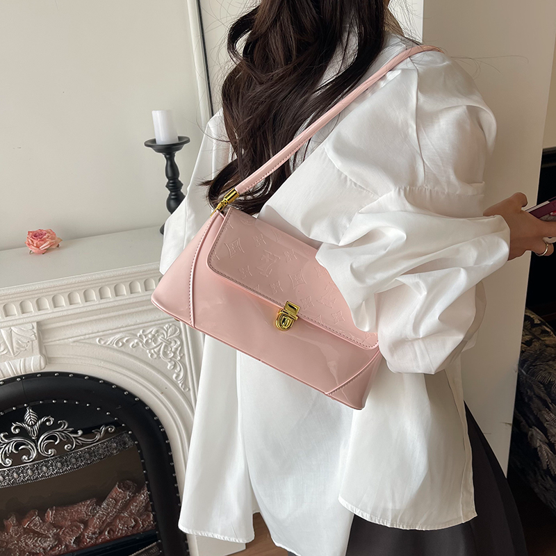 Modern Chic All-Season Patent Leather/Glossy Women's Shoulder Bags Underarm Bags | Color: Pink | Image 3
