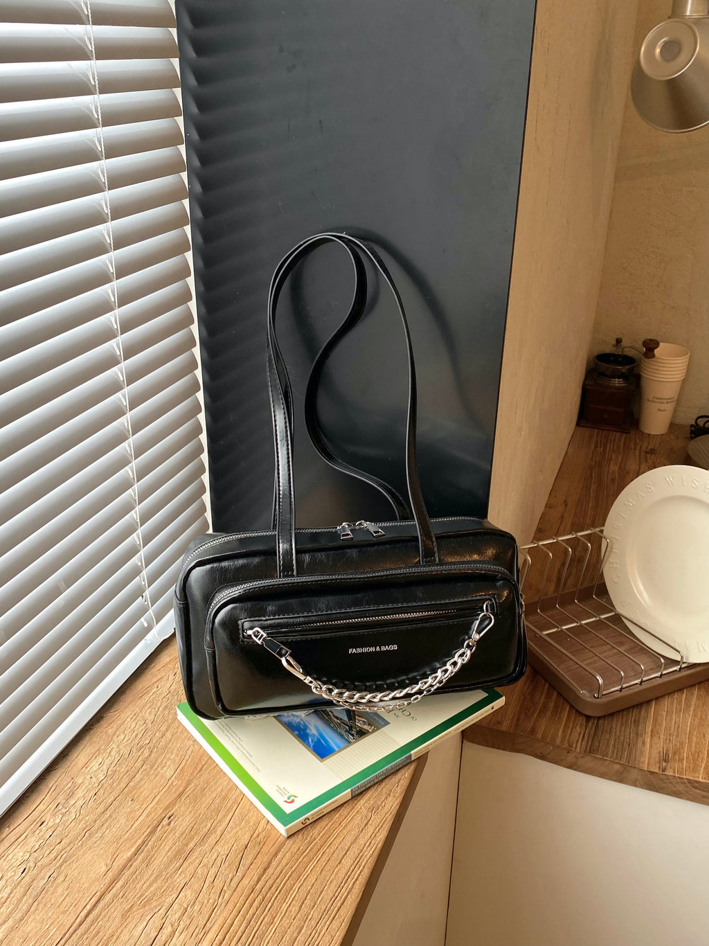 Modern Chic All-Season PU/Artificial Leather/Microfiber Leather Women's Shoulder Bags Other Bags | Color: Black | Image 2
