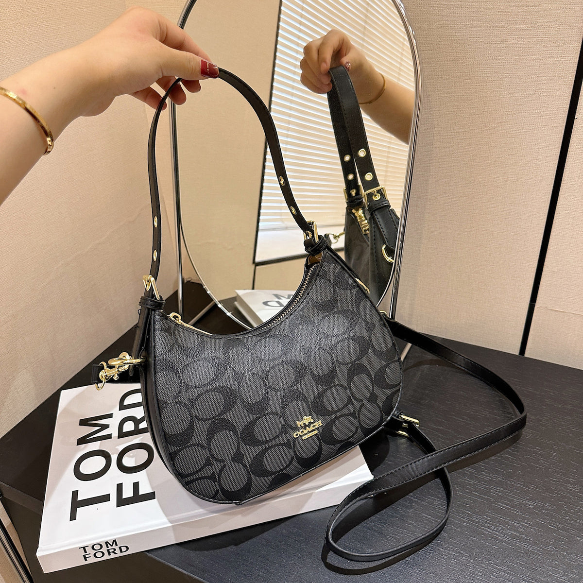 Modern Chic All-Season PU/Artificial Leather/Microfiber Leather Women's Shoulder Bags Underarm Bags | Color: Style 2 | Image 1
