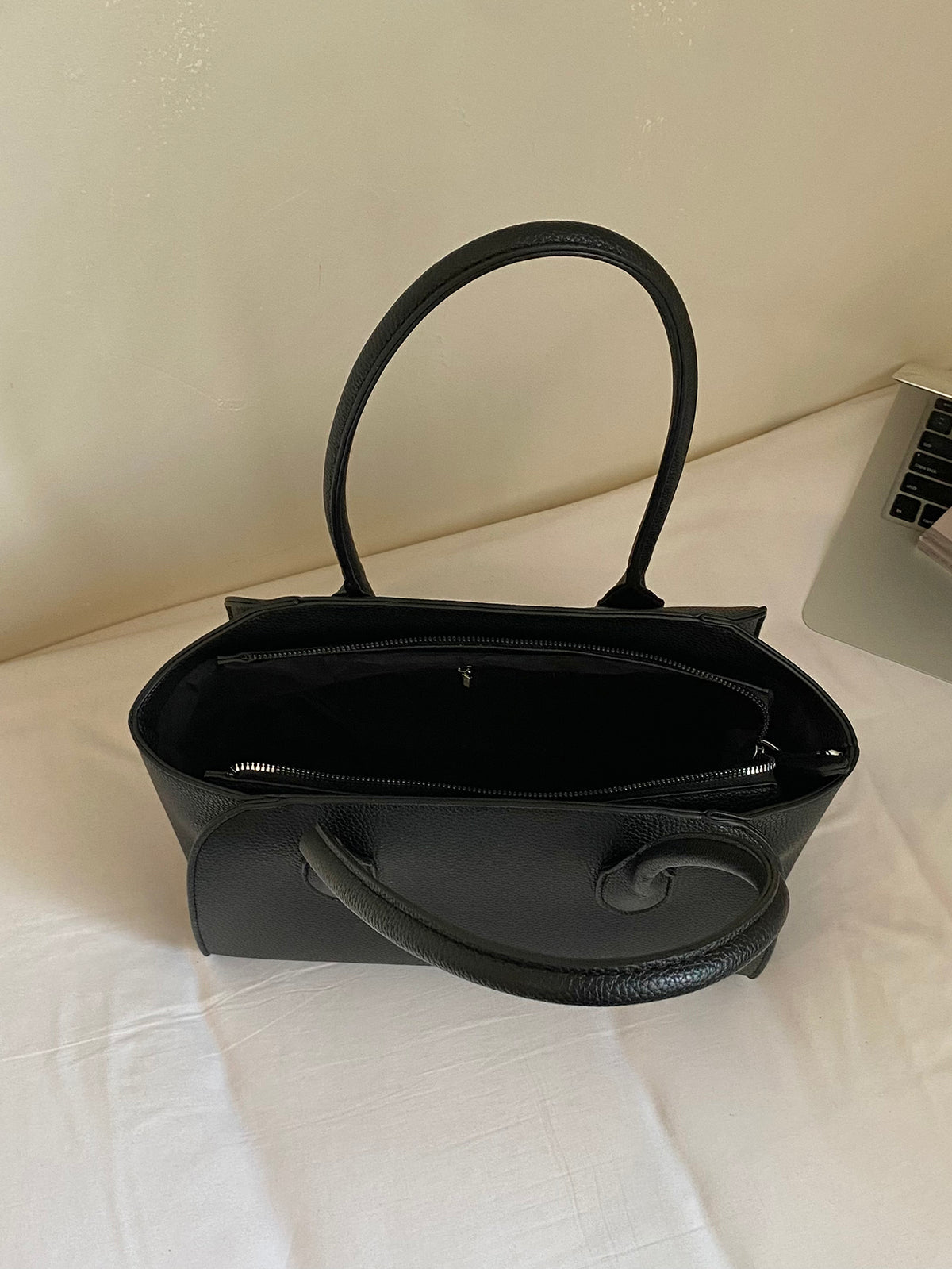 Modern Chic All-Season PU/Artificial Leather/Microfiber Leather Women's Shoulder Bags Tote Bags | Color: Style 1 | Image 2