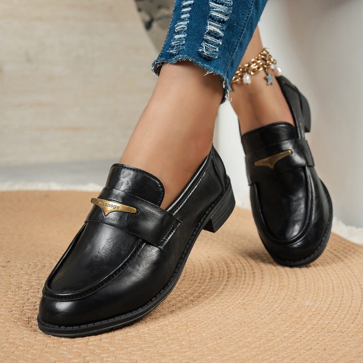 Modern Chic All-Season PU/Artificial Leather/Microfiber Leather Women's Flat Shoes | Color: Black | Image 1