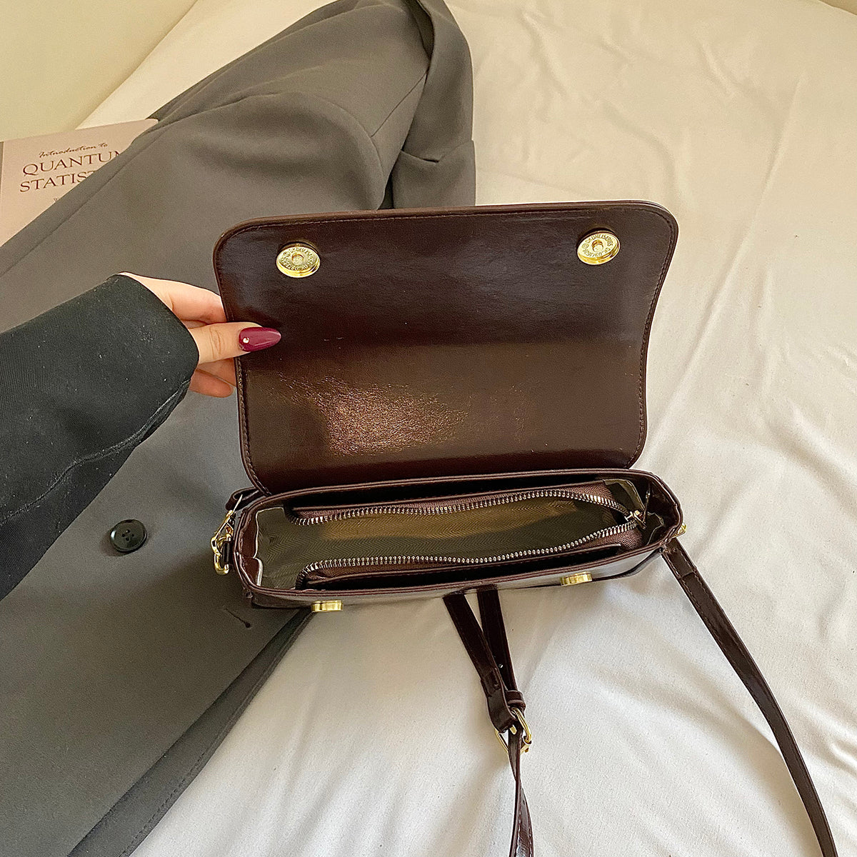 Modern Chic All-Season PU/Artificial Leather/Microfiber Leather Women's Handbags Other Bags | Color: Coffee | Image 2
