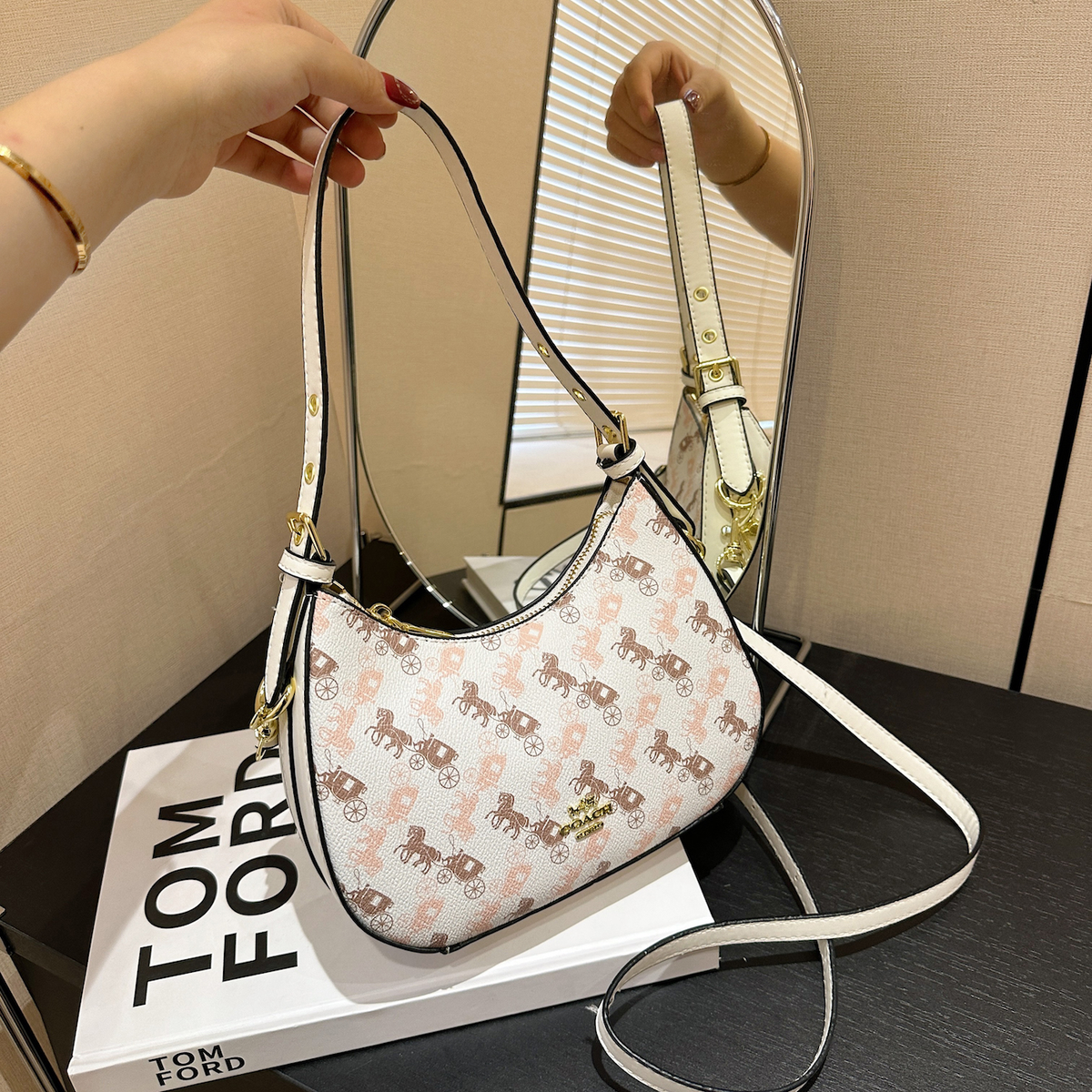 Modern Chic All-Season PU/Artificial Leather/Microfiber Leather Women's Shoulder Bags Underarm Bags | Color: Style 1 | Image 1