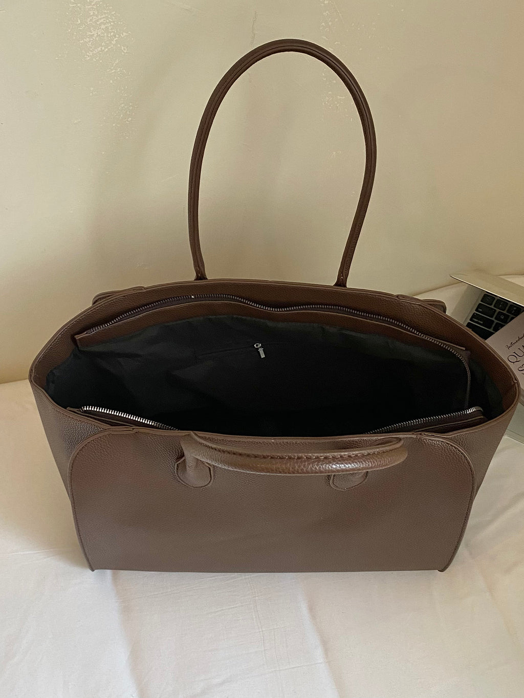 Modern Chic All-Season PU/Artificial Leather/Microfiber Leather Women's Shoulder Bags Tote Bags | Color: Coffee | Image 3
