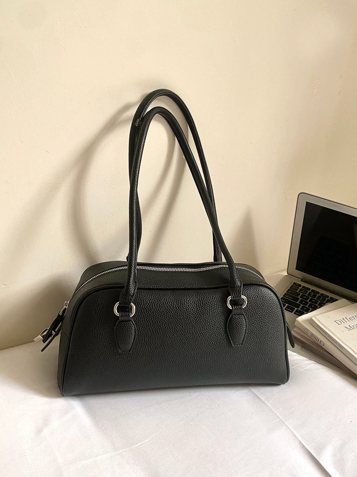 Modern Chic All-Season PU/Artificial Leather/Microfiber Leather Women's Shoulder Bags Underarm Bags | Color: Black | Image 3