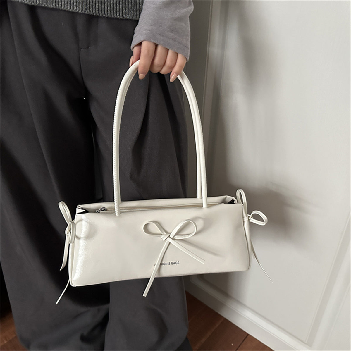 Modern Chic All-Season PU/Artificial Leather/Microfiber Leather Women's Handbags Other Bags | Color: White | Image 1