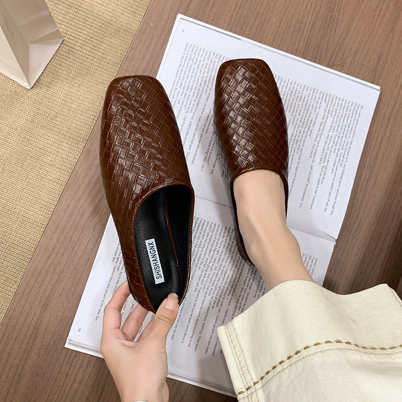 Modern Chic All-Season PU/Artificial Leather/Microfiber Leather Women's Flat Slippers | Color: Brown | Image 1