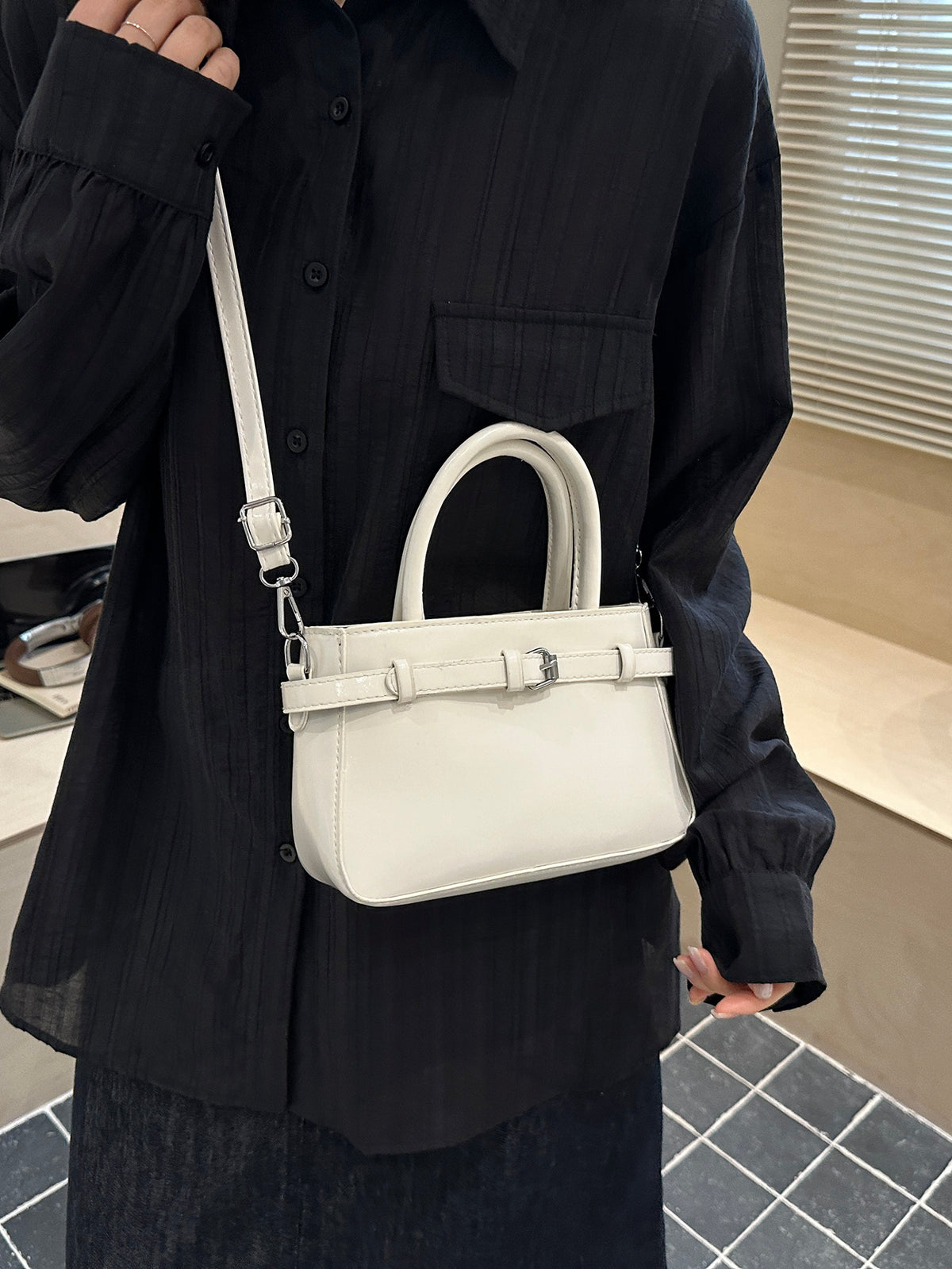 Modern Chic All-Season PU/Artificial Leather/Microfiber Leather Women's Crossbody Bags Box Bags | Color: White | Image 2