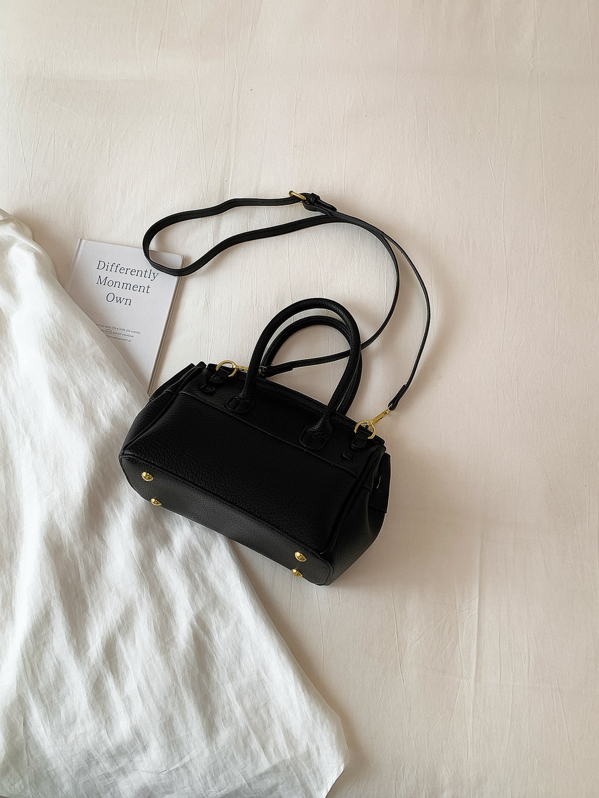 Modern Chic All-Season PU/Artificial Leather/Microfiber Leather Women's Crossbody Bags Other Bags | Color: Black | Image 3