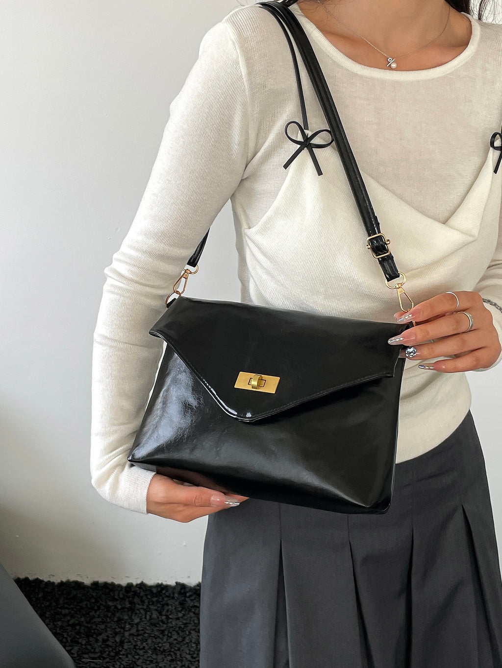 Modern Chic All-Season PU/Artificial Leather/Microfiber Leather Women's Crossbody Bags Other Bags | Color: Black | Image 2