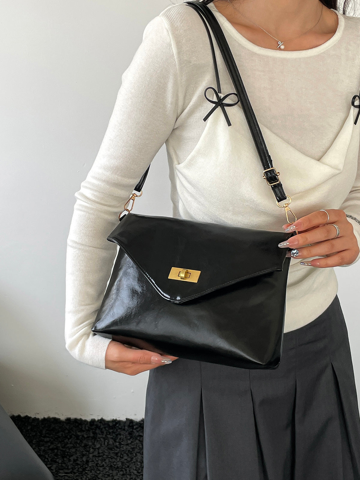 Modern Chic All-Season PU/Artificial Leather/Microfiber Leather Women's Crossbody Bags Other Bags | Color: Black | Image 2