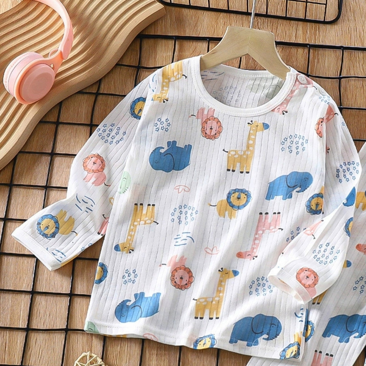 Casual Sporty Summer 2-Piece Unisex Kids' Pajama Set, Ages 2-13 | Color: Style 2 | Image 3