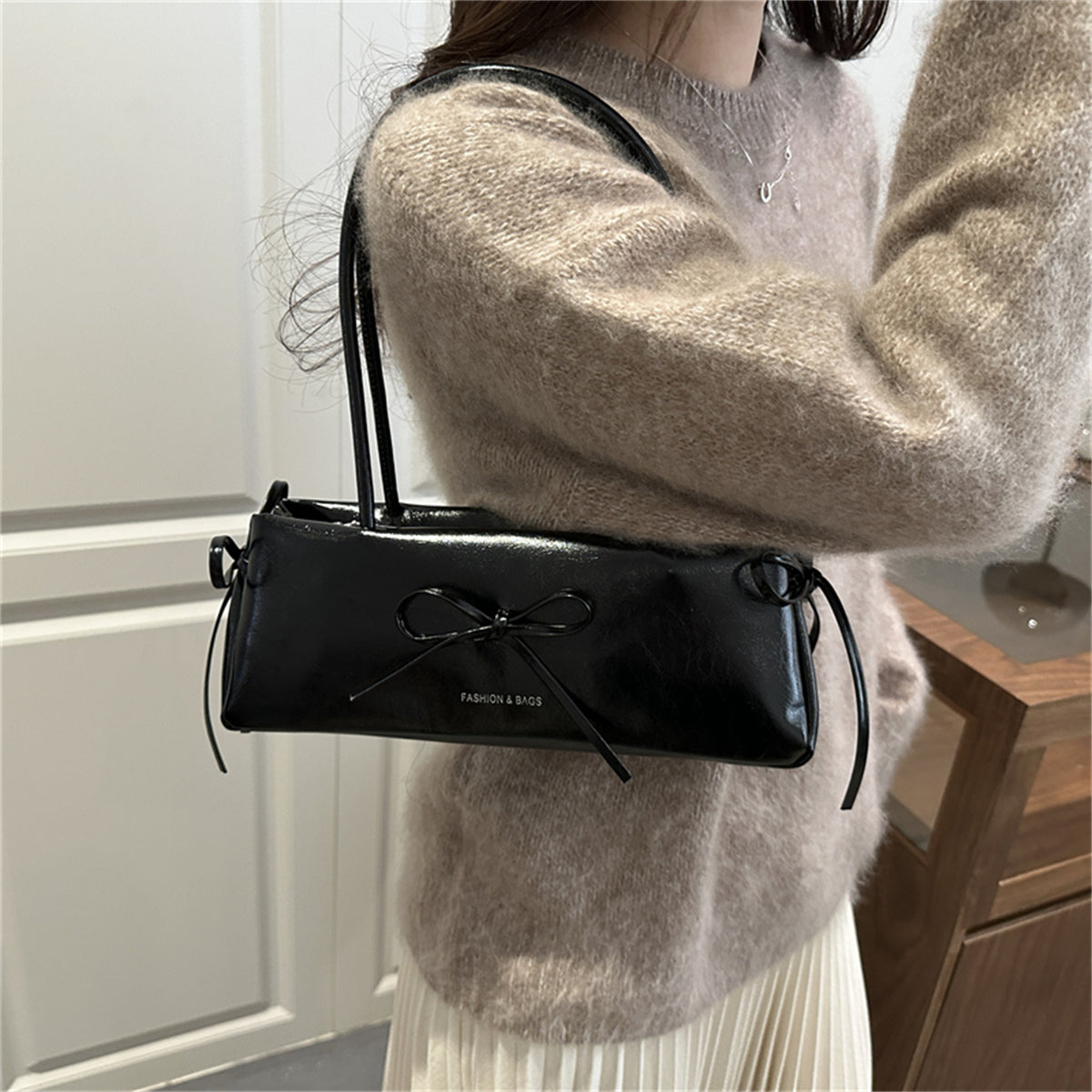 Modern Chic All-Season PU/Artificial Leather/Microfiber Leather Women's Handbags Other Bags | Color: Black | Image 3