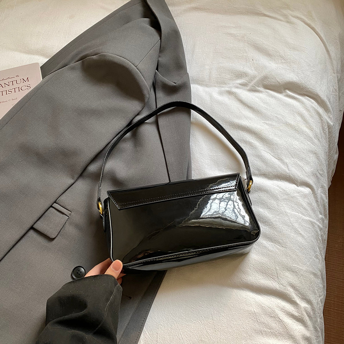 Modern Chic All-Season PU/Artificial Leather/Microfiber Leather Women's Handbags Other Bags | Color: Black | Image 3