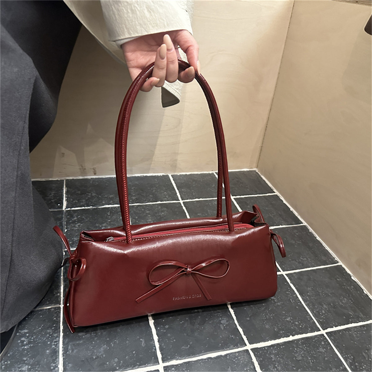 Modern Chic All-Season PU/Artificial Leather/Microfiber Leather Women's Handbags Other Bags | Color: Red | Image 1