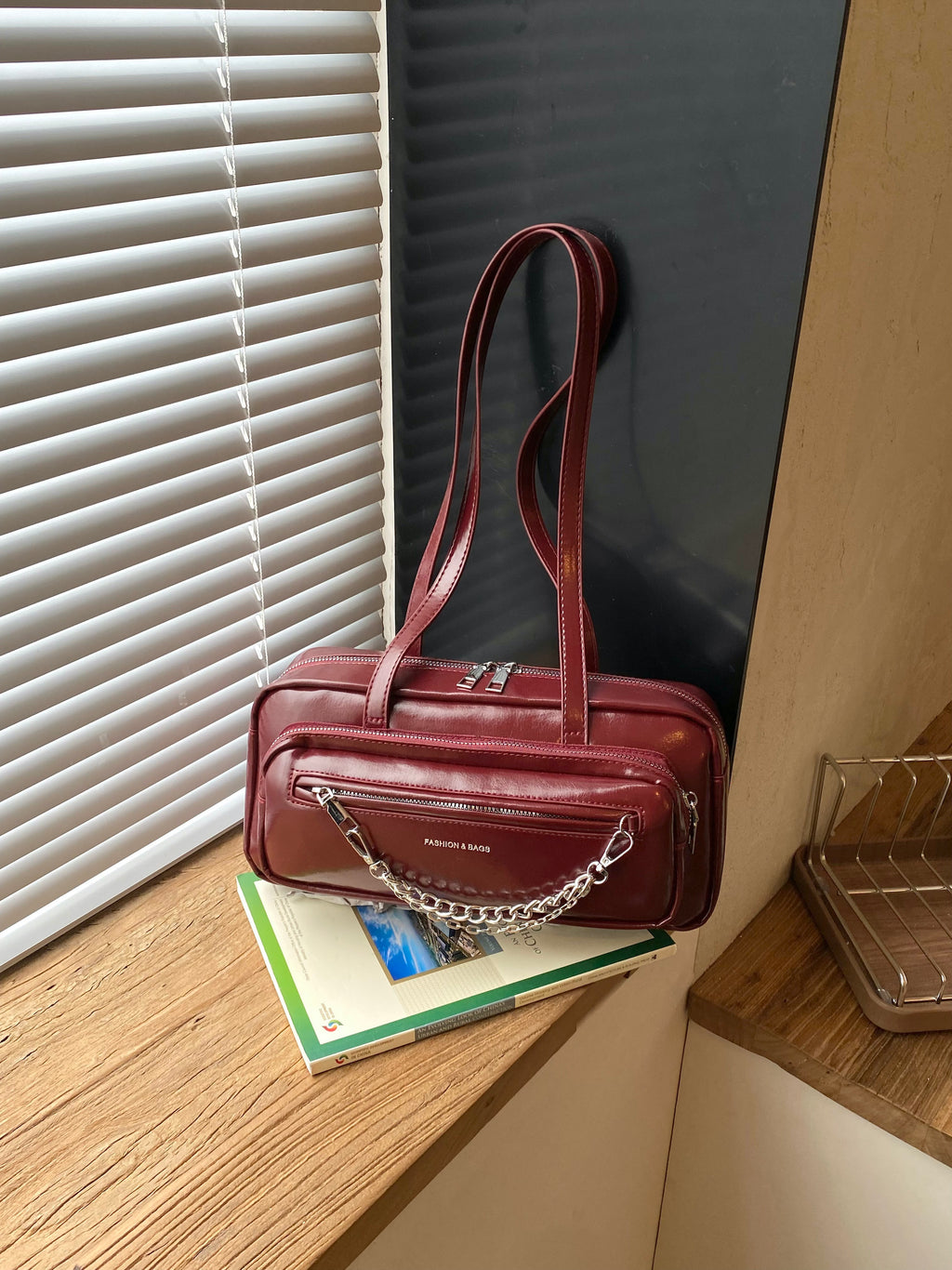 Modern Chic All-Season PU/Artificial Leather/Microfiber Leather Women's Shoulder Bags Other Bags | Color: Red | Image 3