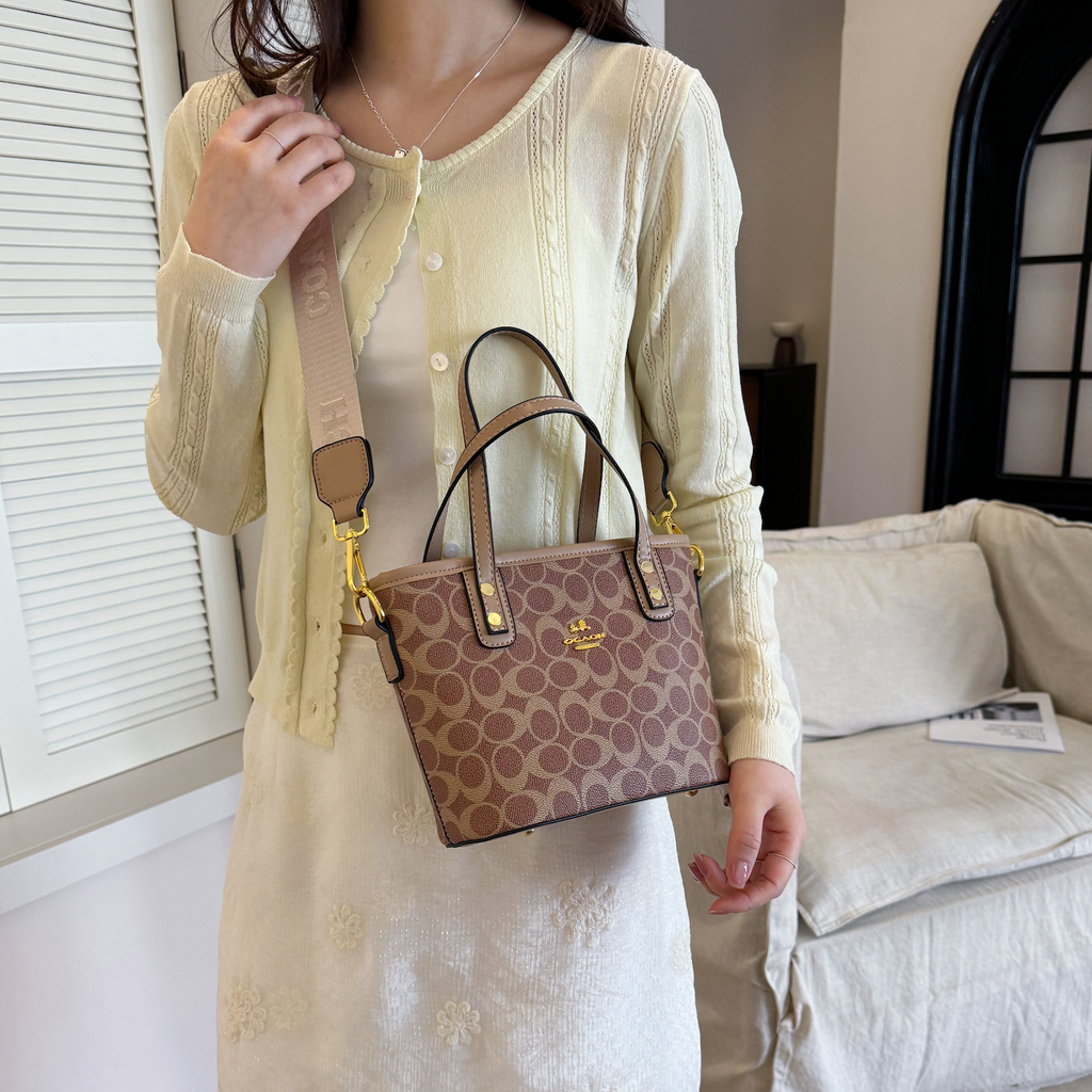 Modern Chic All-Season PU/Artificial Leather/Microfiber Leather Women's Crossbody Bags Other Bags | Color: Khaki | Image 1