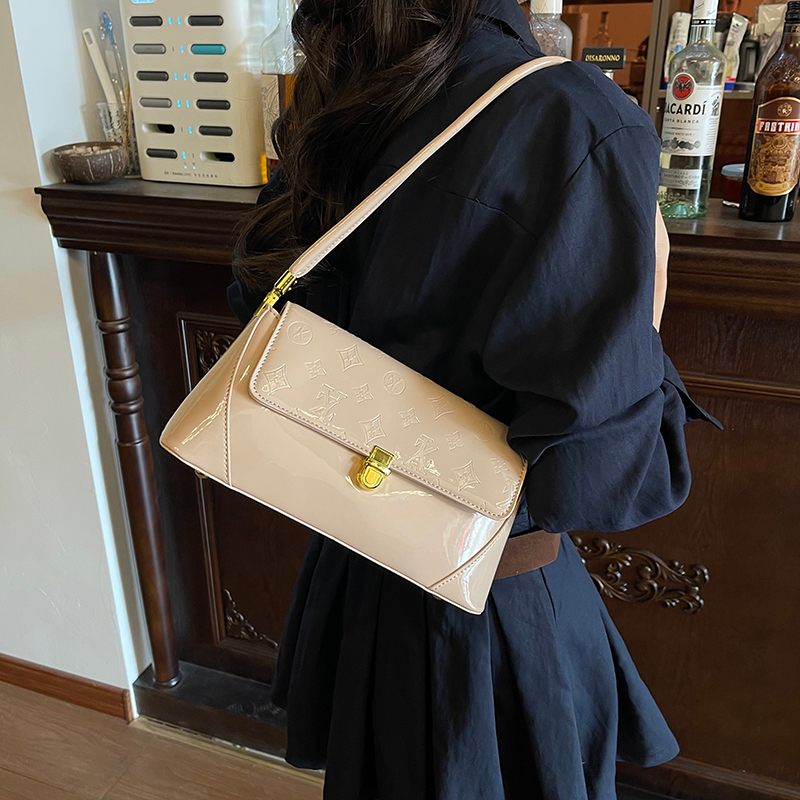 Modern Chic All-Season Patent Leather/Glossy Women's Shoulder Bags Underarm Bags | Color: Khaki | Image 1