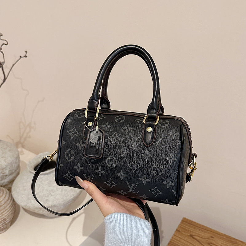 Modern Chic All-Season PU/Artificial Leather/Microfiber Leather, Cloth / Textile Women's Crossbody Bags Bucket Bags | Color: Black | Image 1