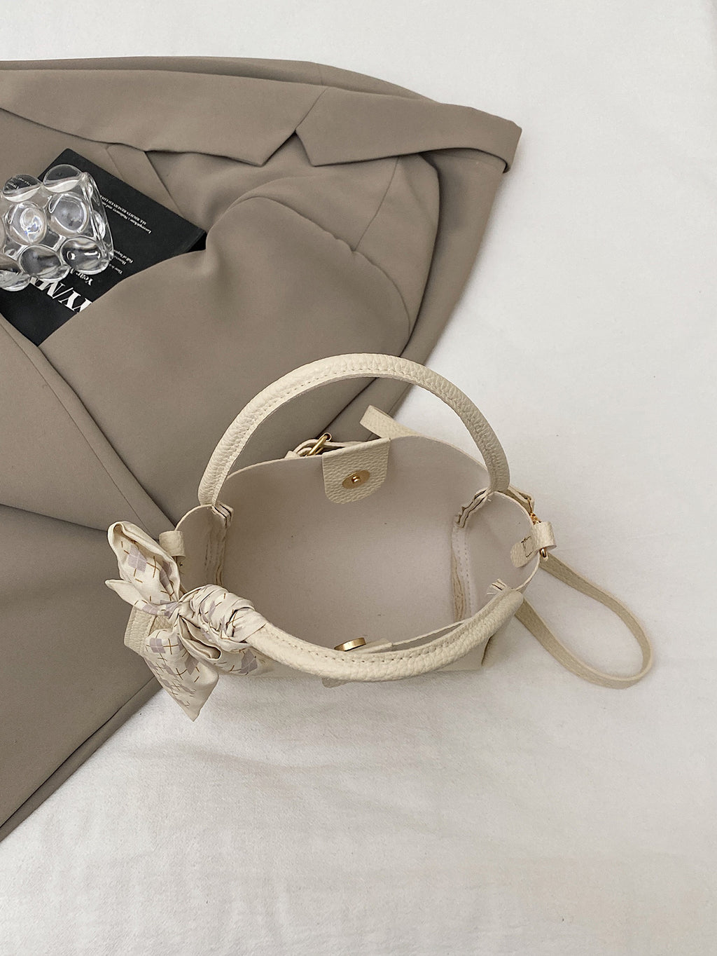 Modern Chic All-Season PU/Artificial Leather/Microfiber Leather Women's Handbags Other Bags | Color: White | Image 2