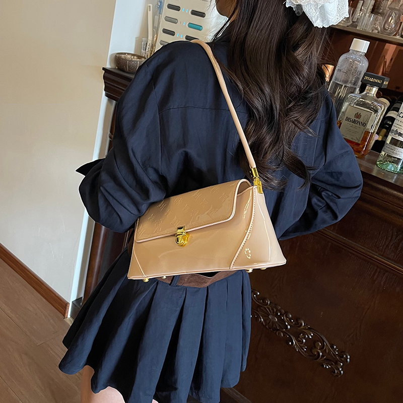 Modern Chic All-Season Patent Leather/Glossy Women's Shoulder Bags Underarm Bags | Color: Khaki | Image 2