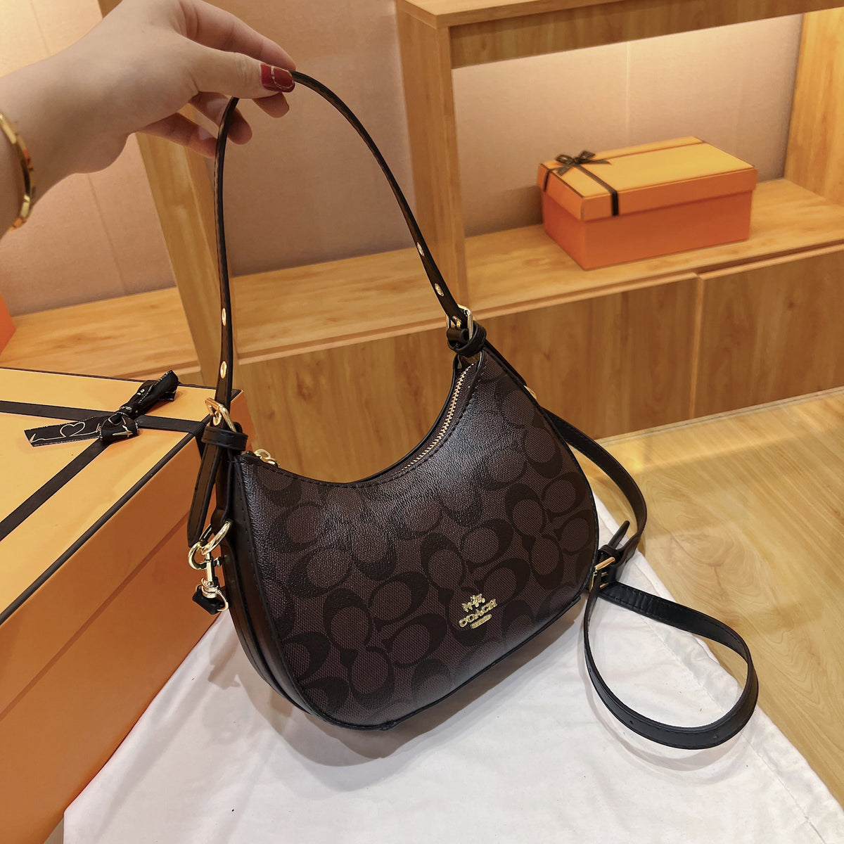 Modern Chic All-Season PU/Artificial Leather/Microfiber Leather Women's Shoulder Bags Underarm Bags | Color: Coffee | Image 3