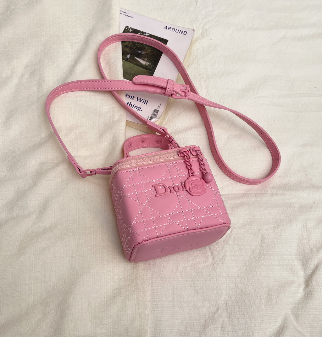 Modern Chic All-Season PU/Artificial Leather/Microfiber Leather Women's Handbags Other Bags | Color: Pink | Image 3