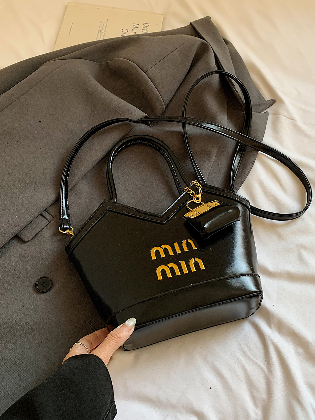 Modern Chic All-Season PU/Artificial Leather/Microfiber Leather Women's Crossbody Bags Other Bags | Color: Black | Image 2