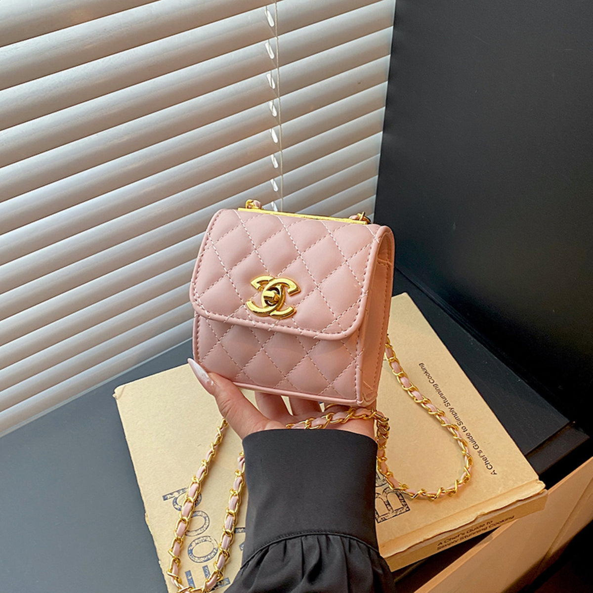 Modern Chic All-Season PU/Artificial Leather/Microfiber Leather Women's Handbags Other Bags | Color: Pink | Image 2