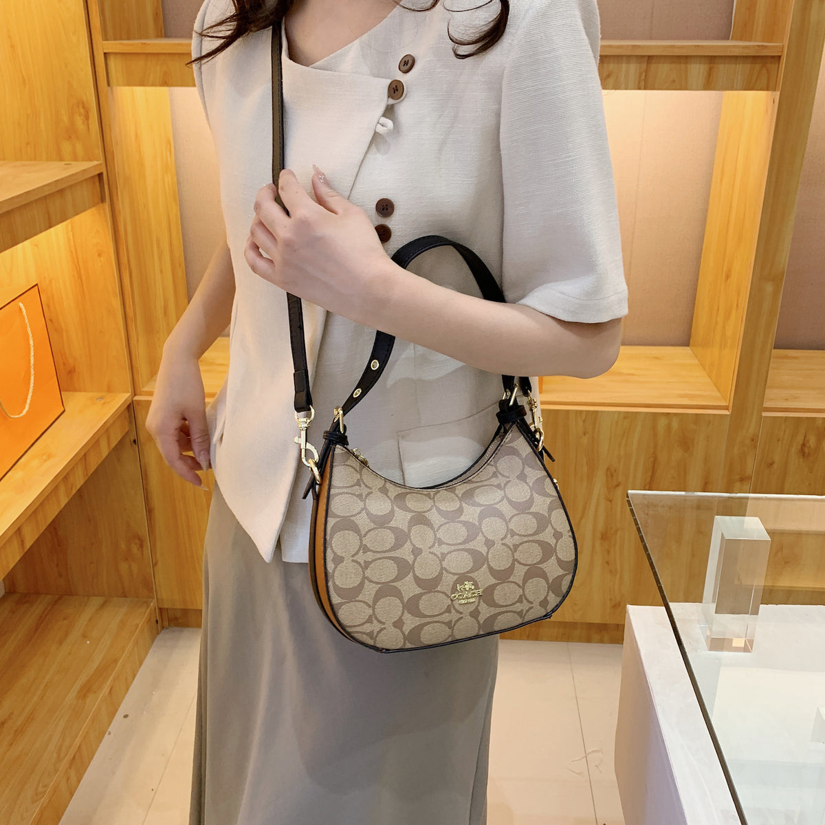 Modern Chic All-Season PU/Artificial Leather/Microfiber Leather Women's Shoulder Bags Underarm Bags | Color: Style 3 | Image 1