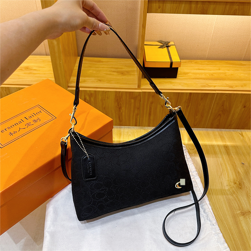 Modern Chic All-Season PU/Artificial Leather/Microfiber Leather Women's Handbags Other Bags | Color: Black | Image 3