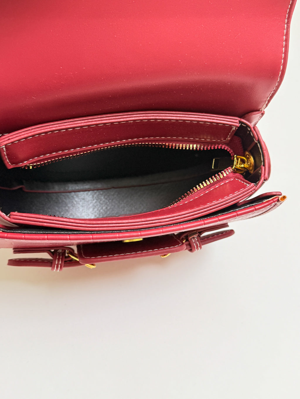 Modern Chic All-Season PU/Artificial Leather/Microfiber Leather Women's Crossbody Bags Saddle Bags | Color: Red | Image 3