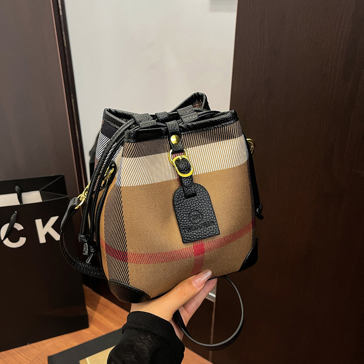 Modern Chic All-Season Cloth / Textile Women's Crossbody Bags Bucket Bags | Color: Style 2 | Image 1