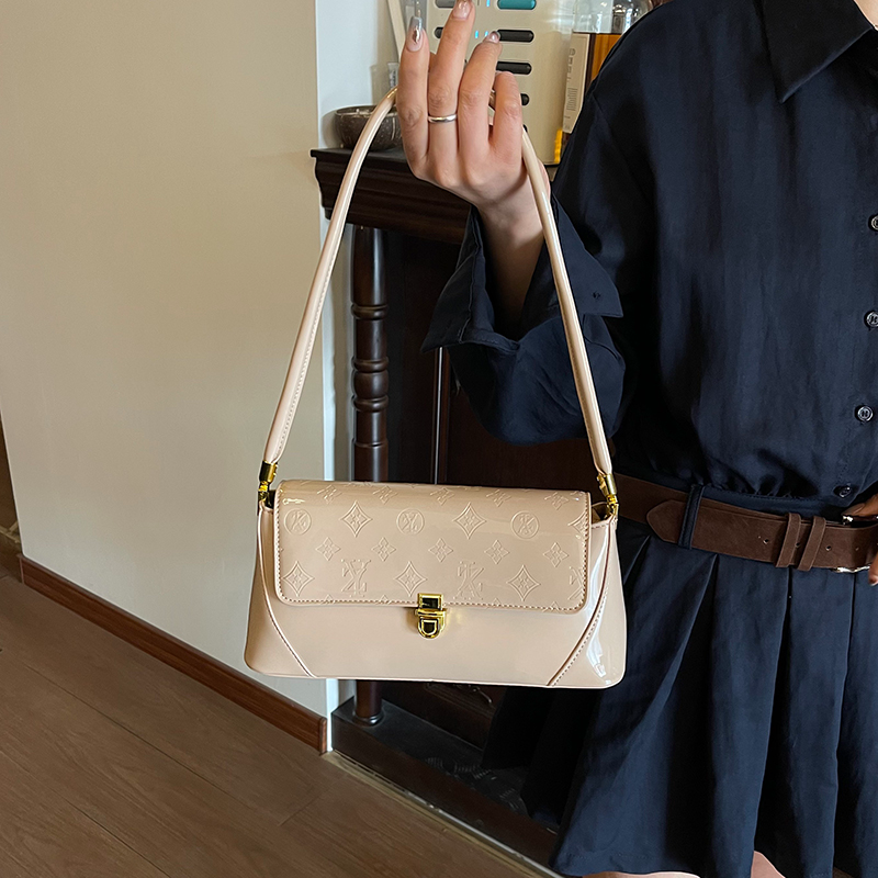 Modern Chic All-Season Patent Leather/Glossy Women's Shoulder Bags Underarm Bags | Color: Khaki | Image 3