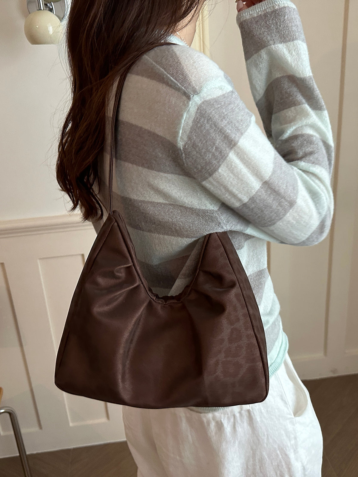 Modern Chic All-Season PU/Artificial Leather/Microfiber Leather Women's Shoulder Bags Tote Bags | Color: Coffee | Image 1