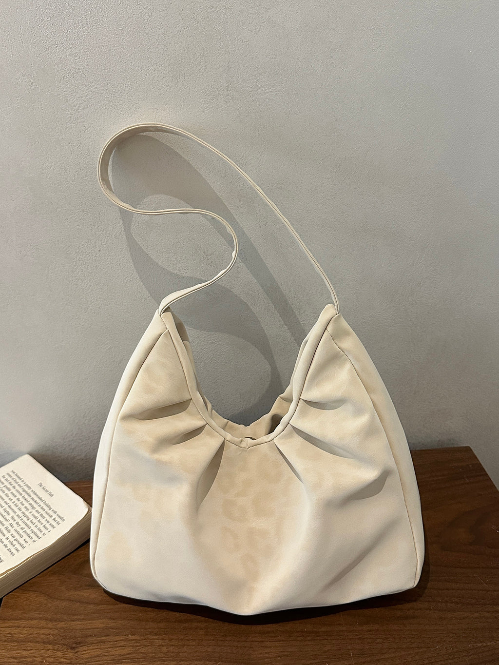 Modern Chic All-Season PU/Artificial Leather/Microfiber Leather Women's Shoulder Bags Tote Bags | Color: White | Image 1