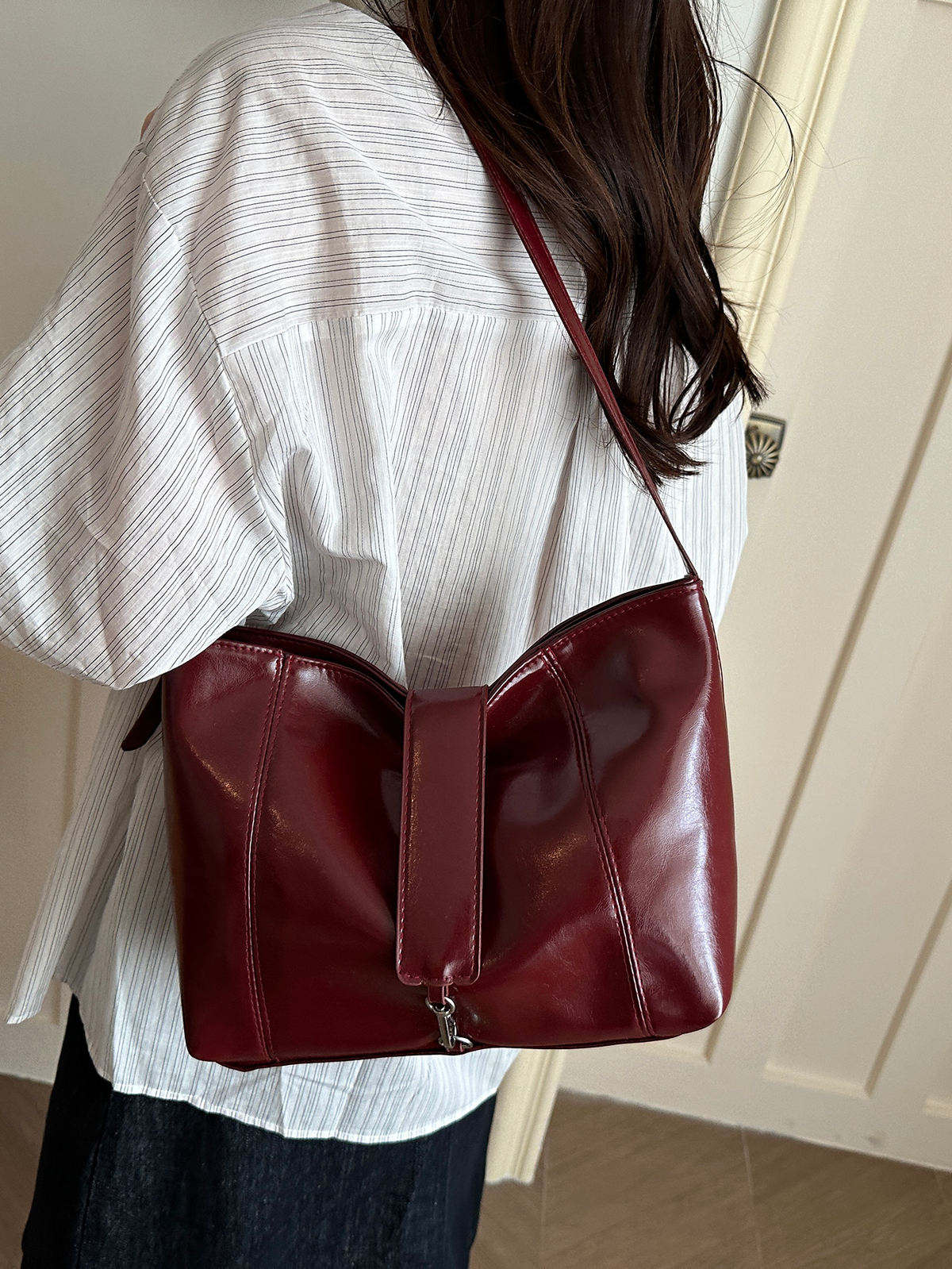 Modern Chic All-Season PU/Artificial Leather/Microfiber Leather Women's Crossbody Bags Other Bags | Color: Red | Image 2