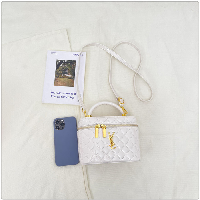 Modern Chic All-Season PU/Artificial Leather/Microfiber Leather Women's Crossbody Bags Box Bags | Color: White | Image 3