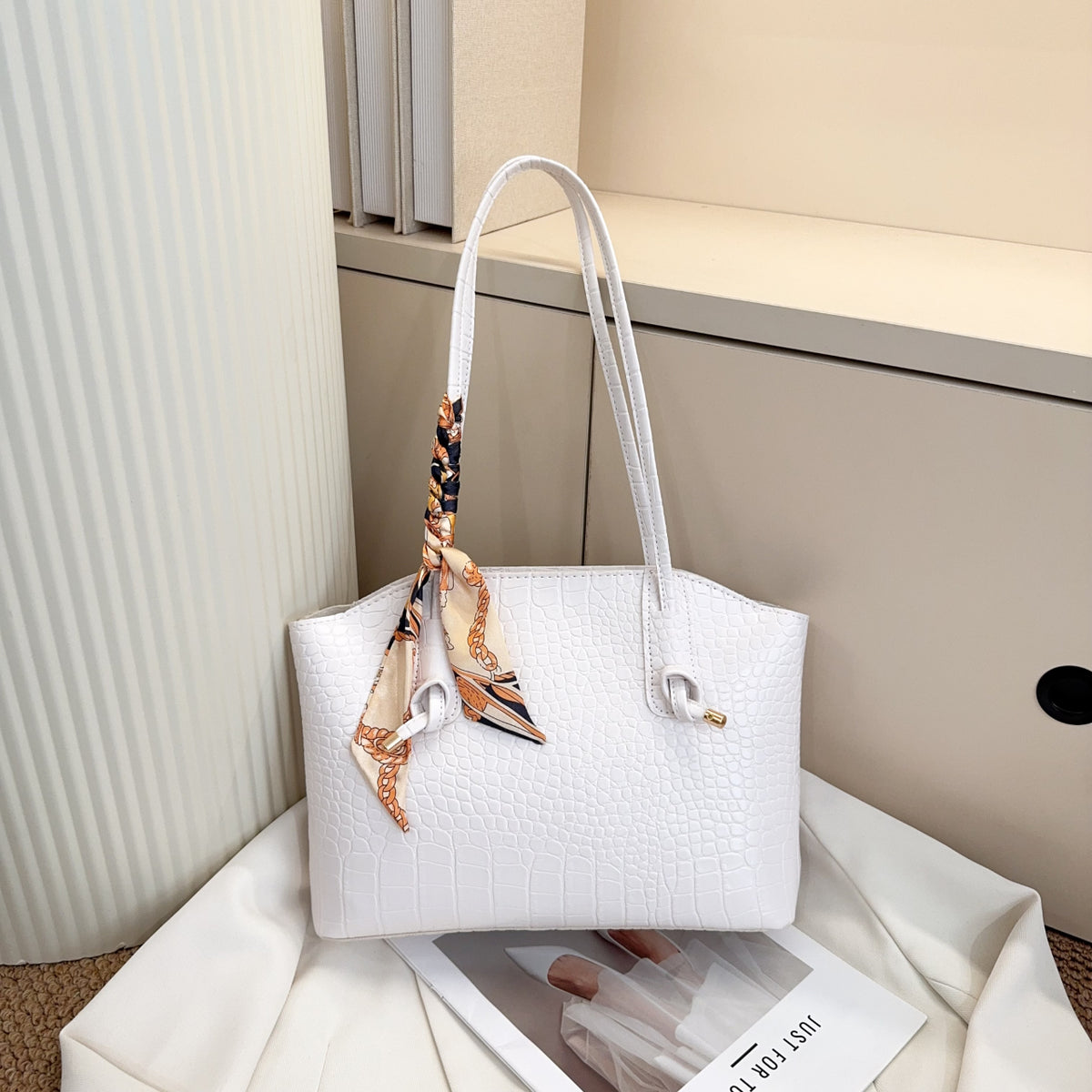 Modern Chic All-Season PU/Artificial Leather/Microfiber Leather Women's Shoulder Bags Underarm Bags | Color: White | Image 1