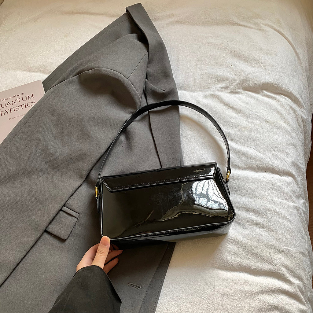Modern Chic All-Season PU/Artificial Leather/Microfiber Leather Women's Handbags Other Bags | Color: Black | Image 3